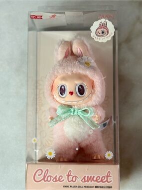 Close to Sweet Labubu Pink Vinyl Plush Doll - Mint Bow. New! Collectible.